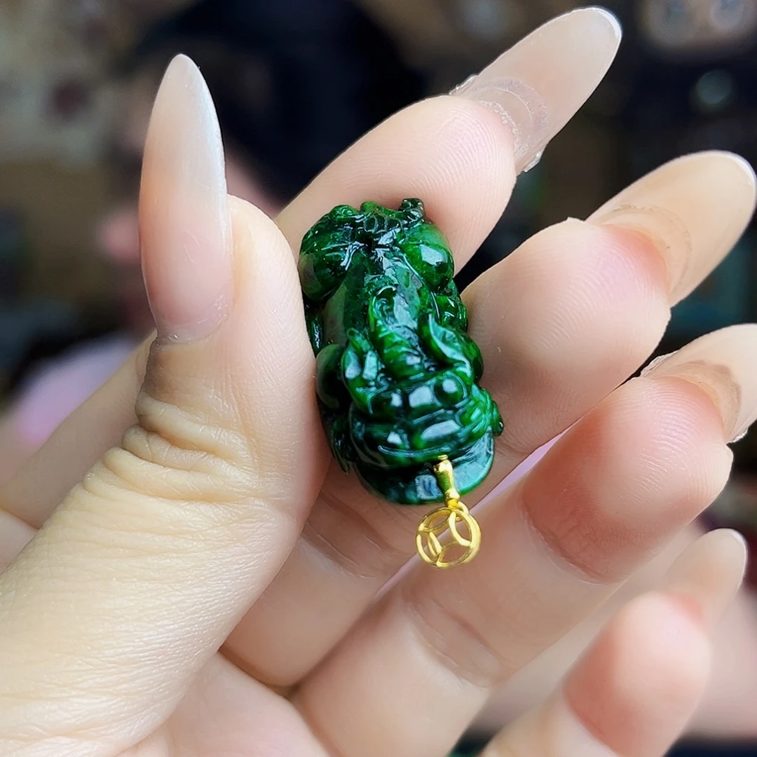 翡翠18K金镶嵌颈饰吊坠