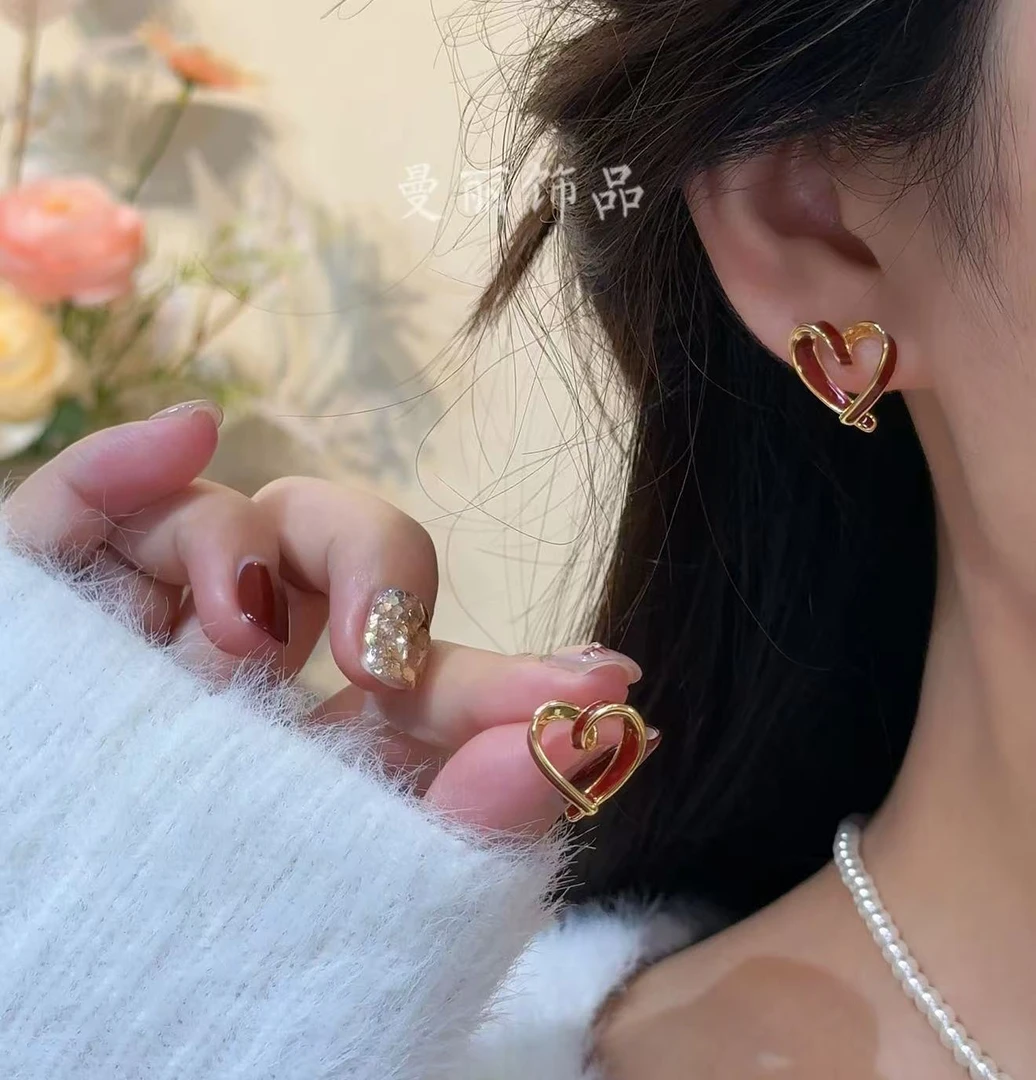 铜合金耳饰 2025轻奢温柔立体滴釉飘带爱心耳钉