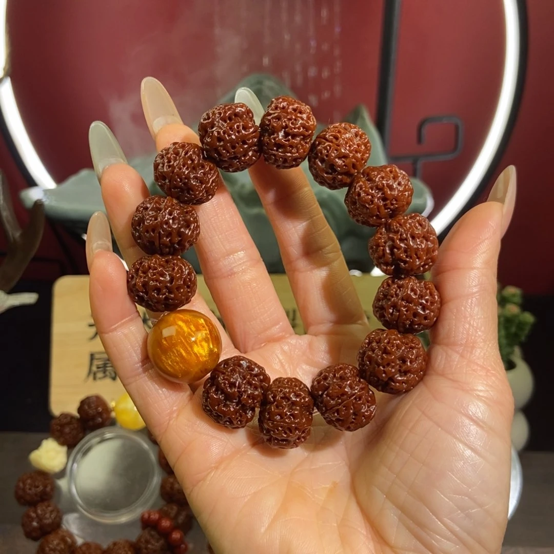 金刚菩提吊坠518。             金。