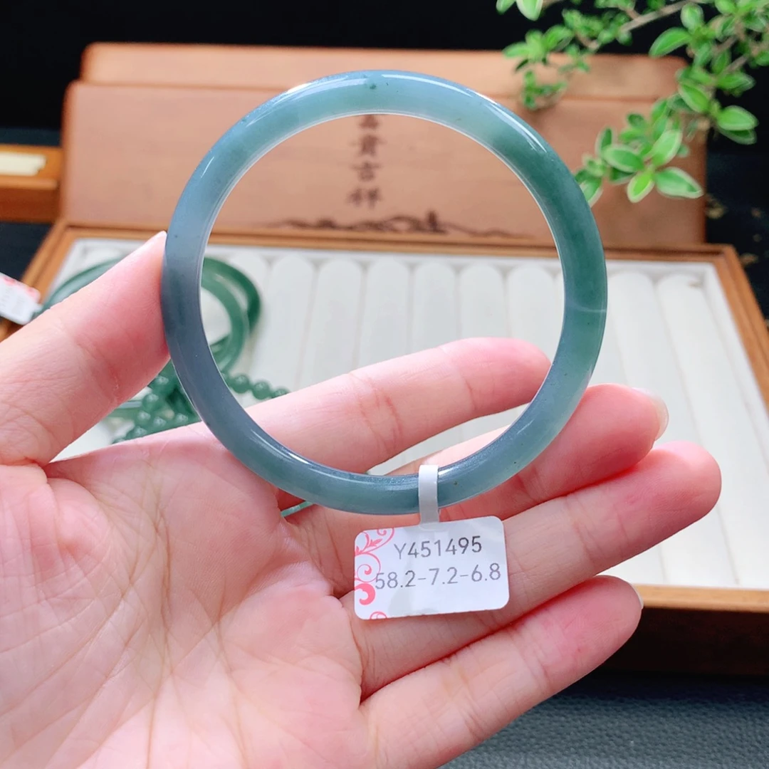 翡翠未镶嵌手镯（圆镯）