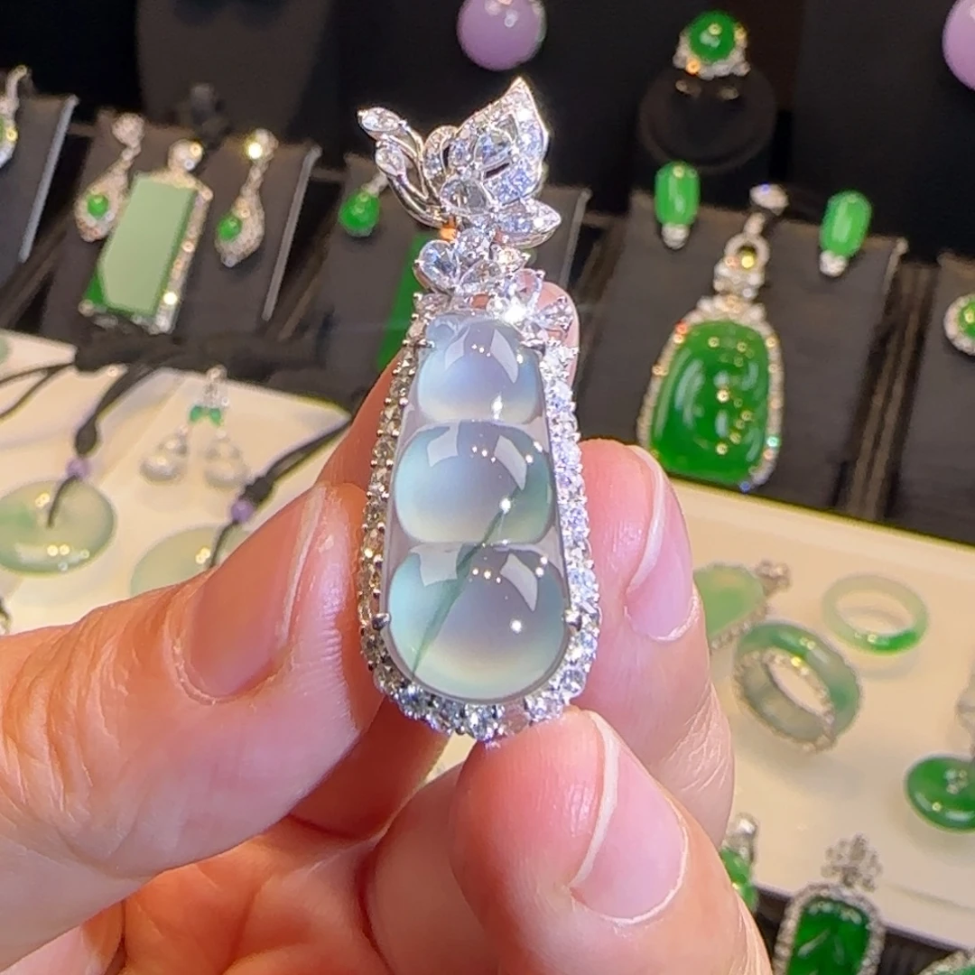 翡翠18K金镶嵌颈饰