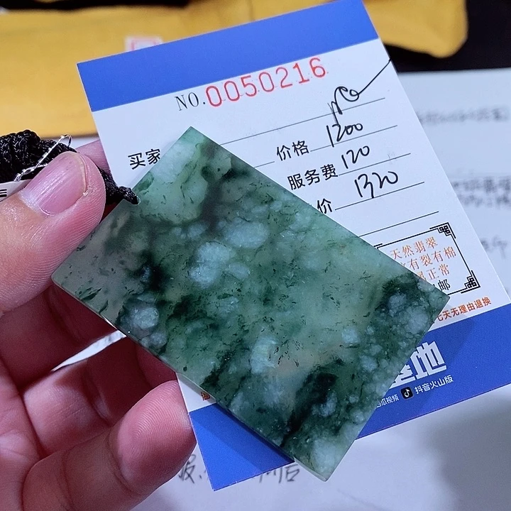 翡翠未镶嵌颈饰佛**世