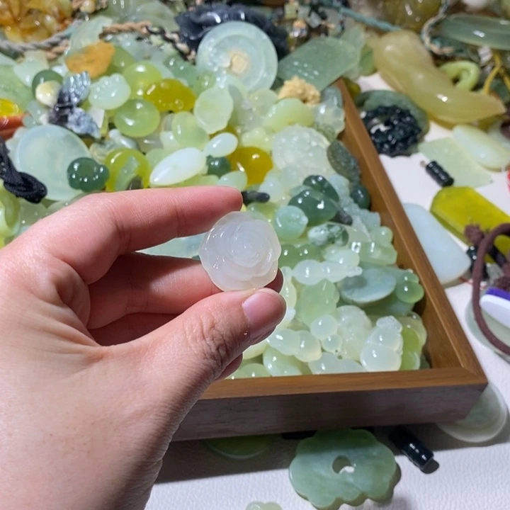 蛇纹石玉合金颈饰