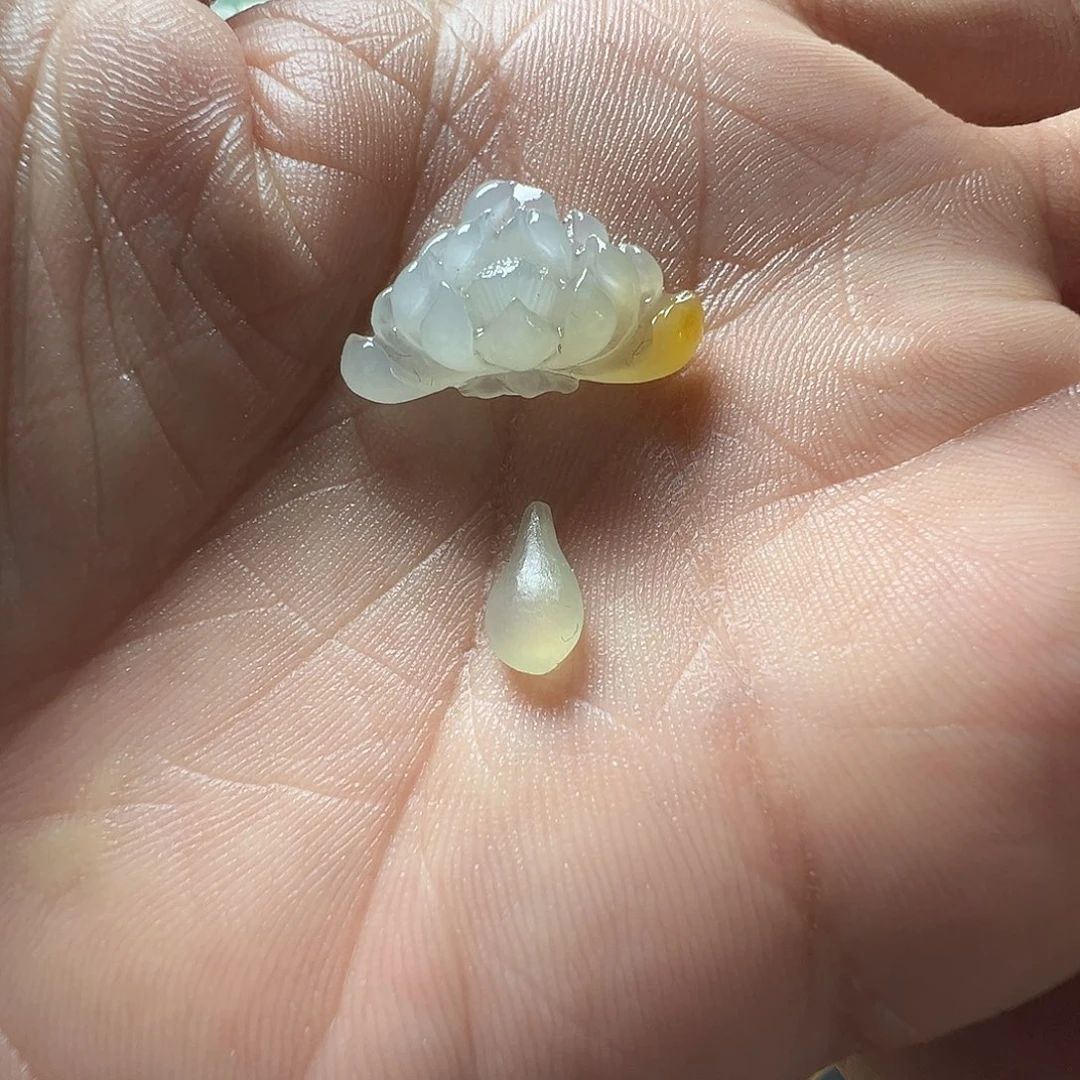 定制翡翠未镶嵌荷花