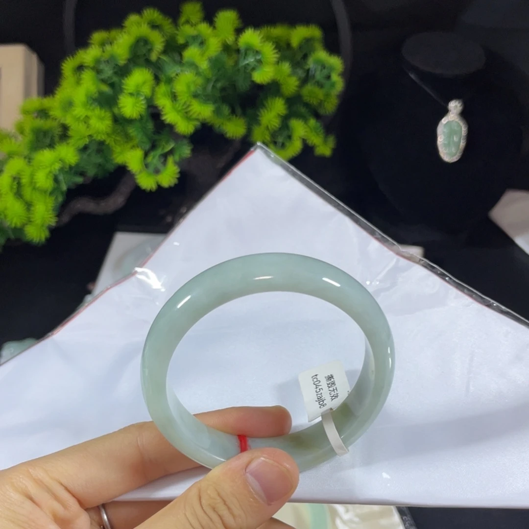 未镶嵌手镯翡翠天然翡翠手镯