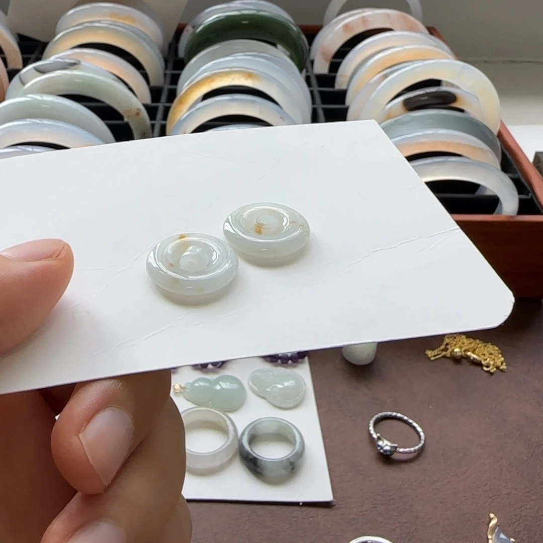 翡翠未镶嵌颈饰洒金甜甜圈