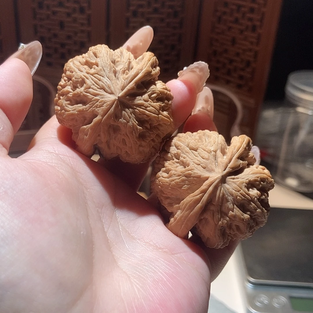 吊坠文玩核桃46粗筋