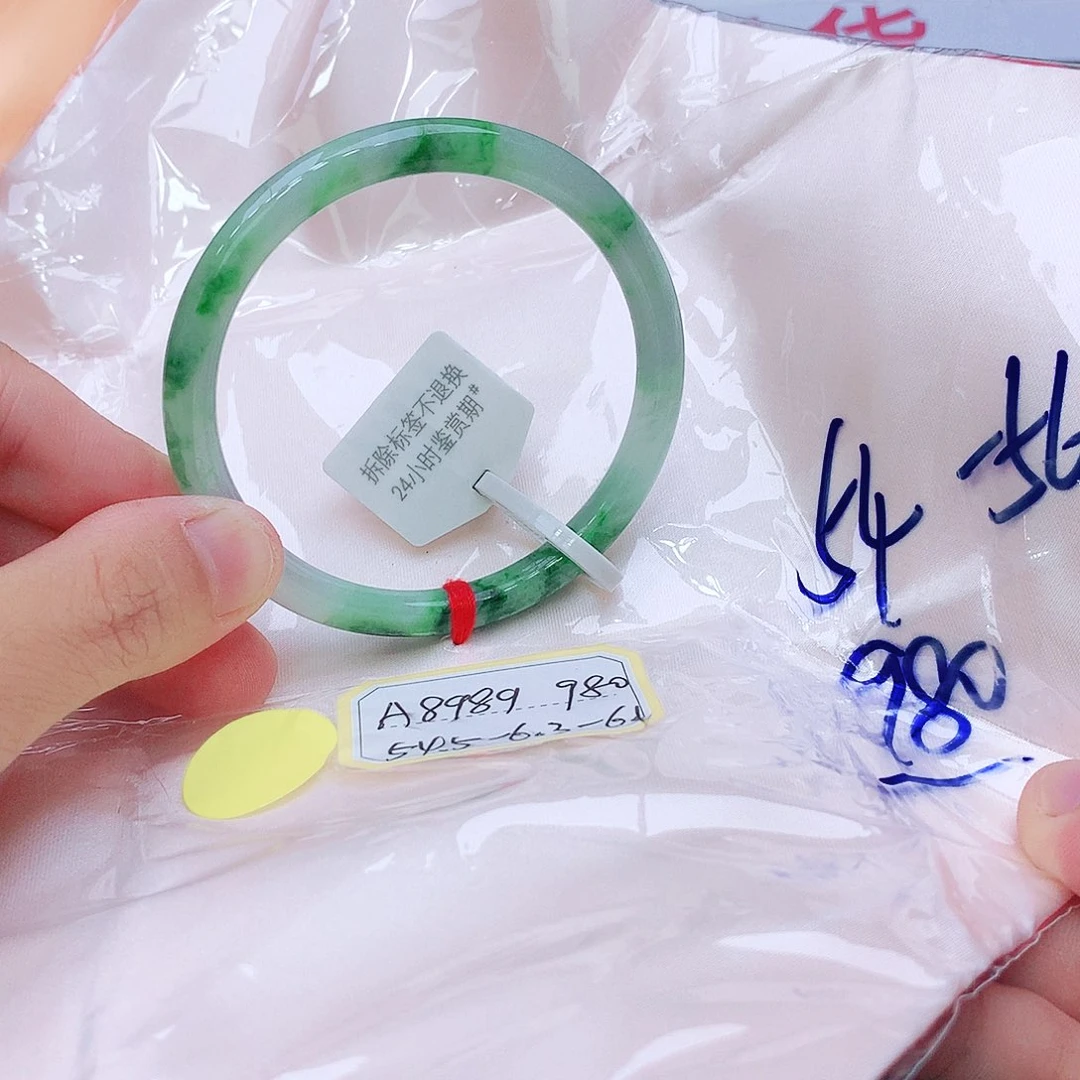 翡翠未镶嵌手镯我