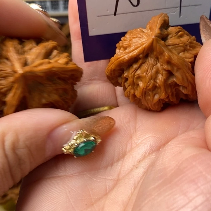 大***鹏把件桃核三棱三棱