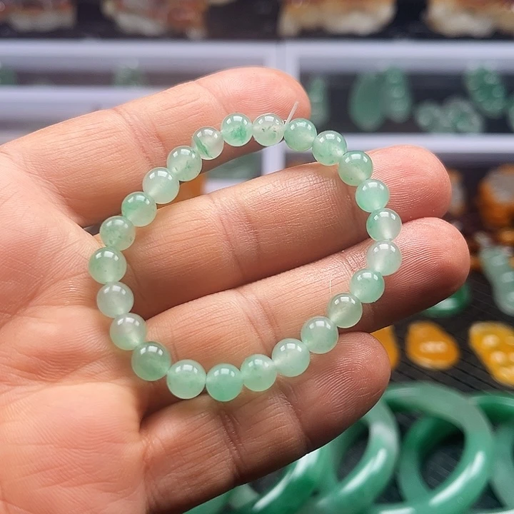 石英质玉（非洲翠）未镶嵌颈饰