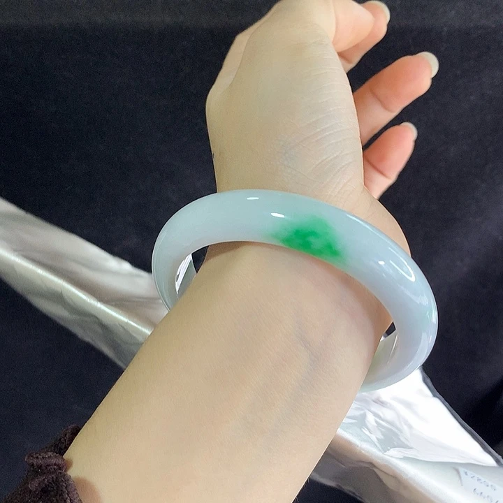 翡翠未镶嵌手镯58圈6411 牛奶白辣阳绿