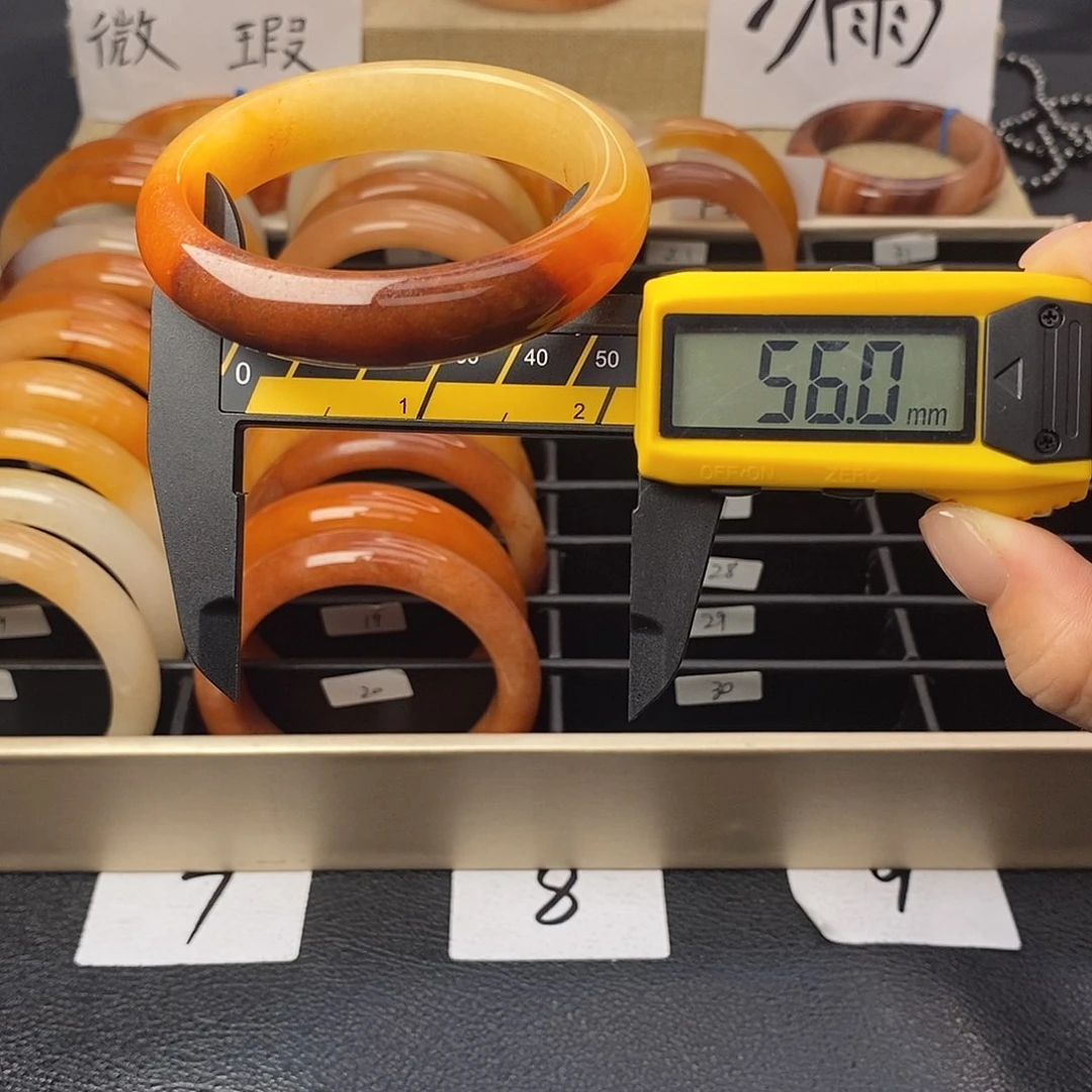 未镶嵌石英质玉（黄龙玉）手镯23号