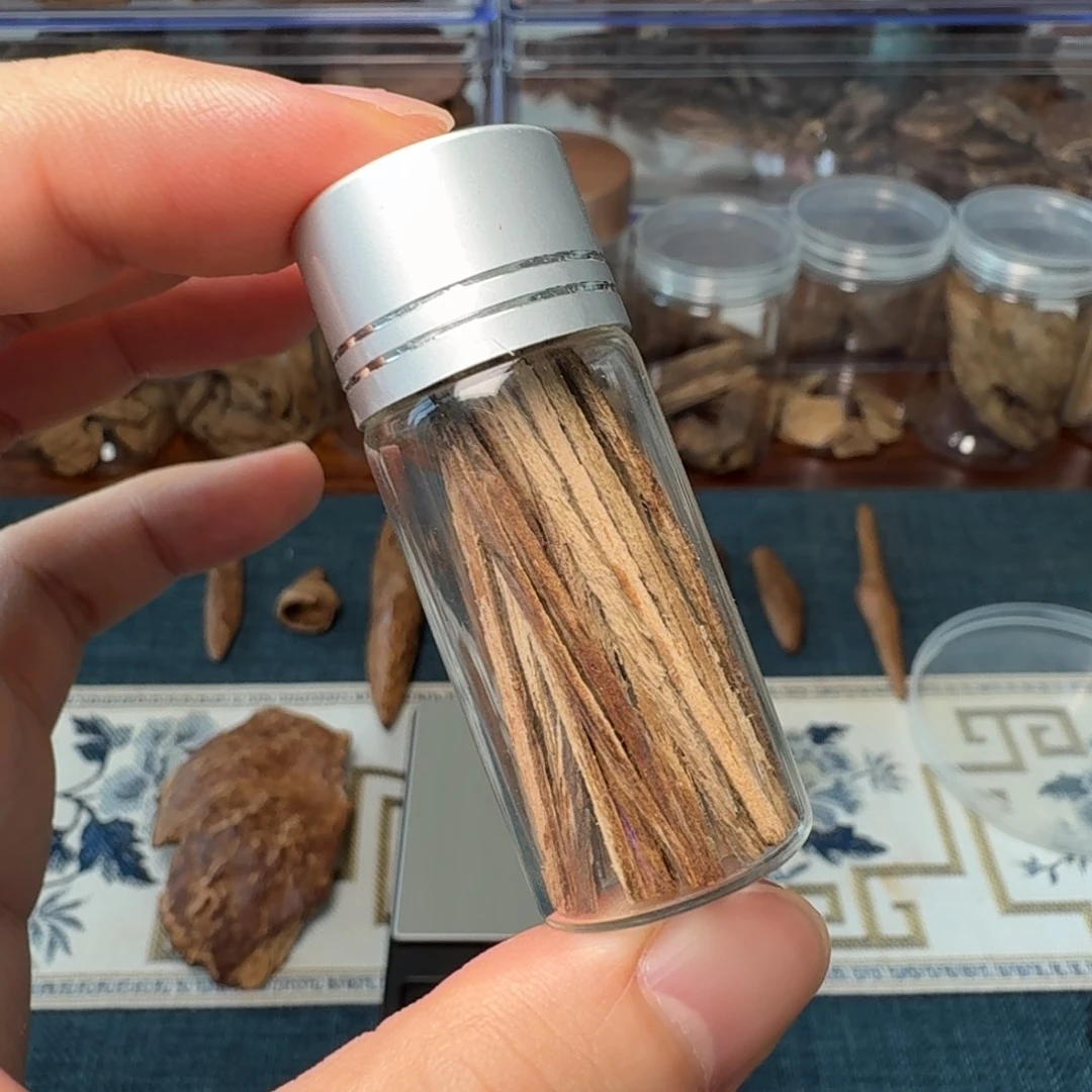 前***。沉香海南黄油格烟插