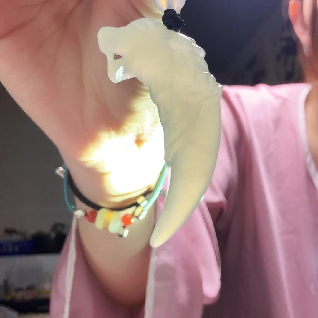 蛇纹石玉颈饰未镶嵌龙牙