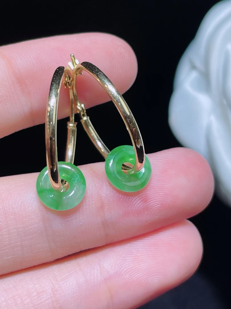 天然翡翠a货，冰绿平安扣耳圈，18k金镶嵌
