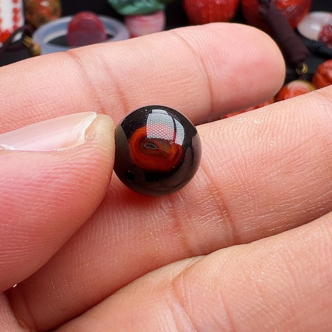 袁***辣南红玛瑙未镶嵌珠宝奇石