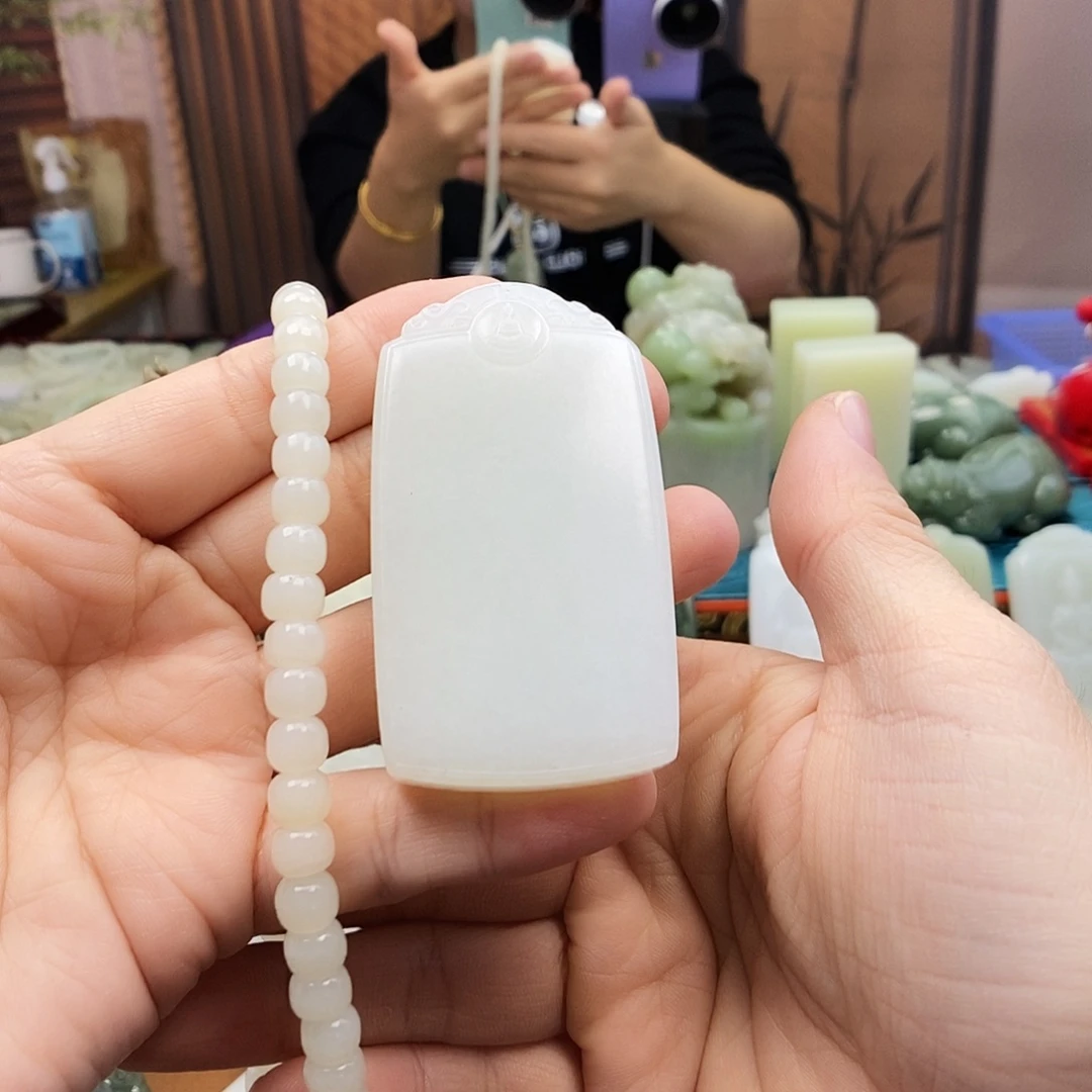颈饰未镶嵌和田玉电*
