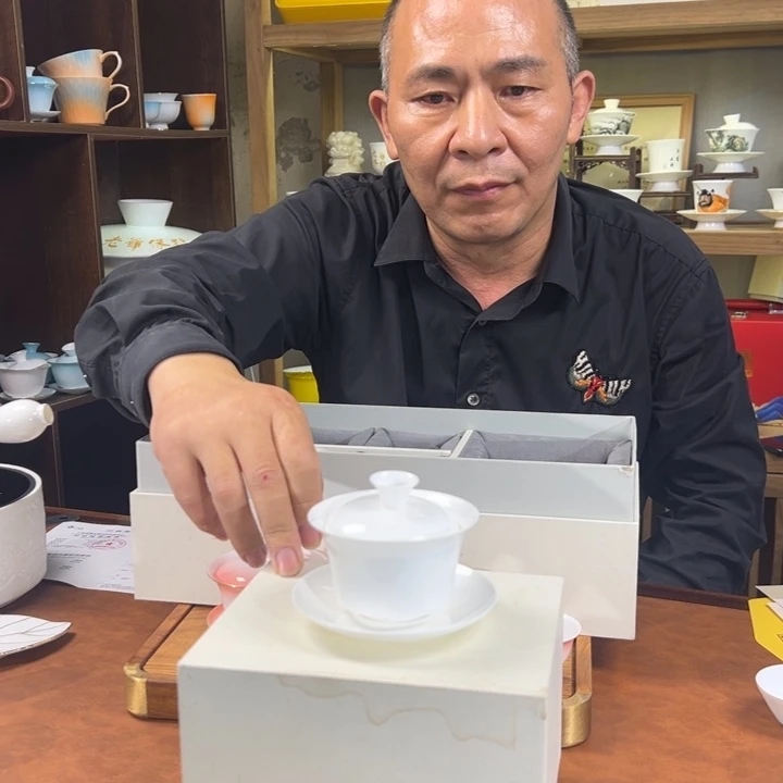 骨瓷马蹄器行盖碗