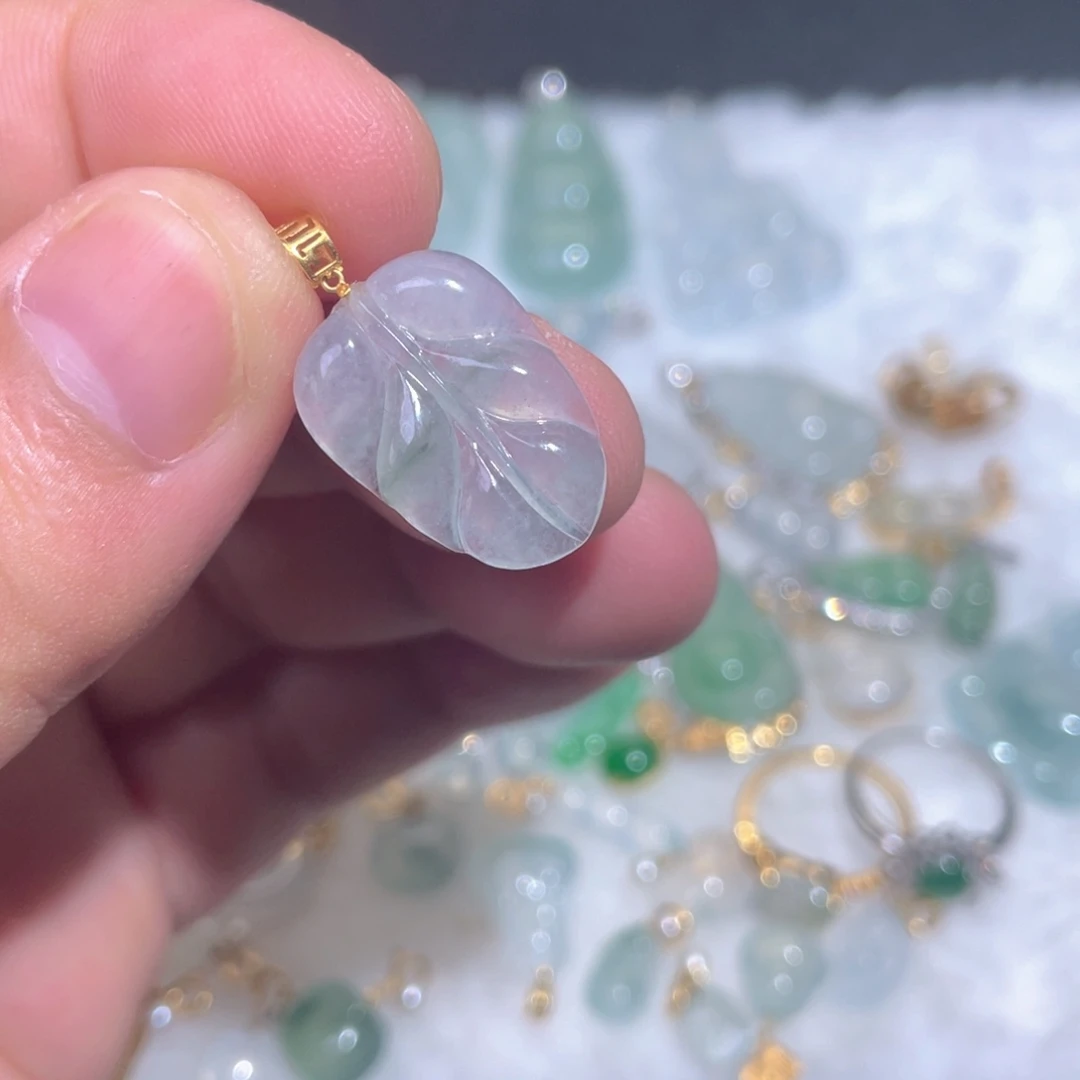 颈饰18K金镶嵌翡翠