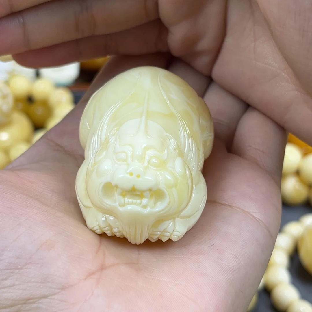 琥珀未镶嵌手串貔貅