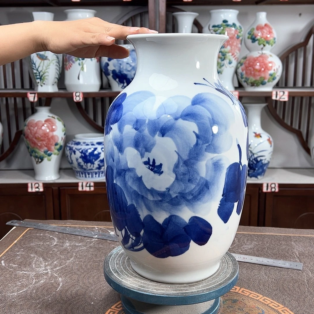 摆件景德镇陶瓷大冬青牡