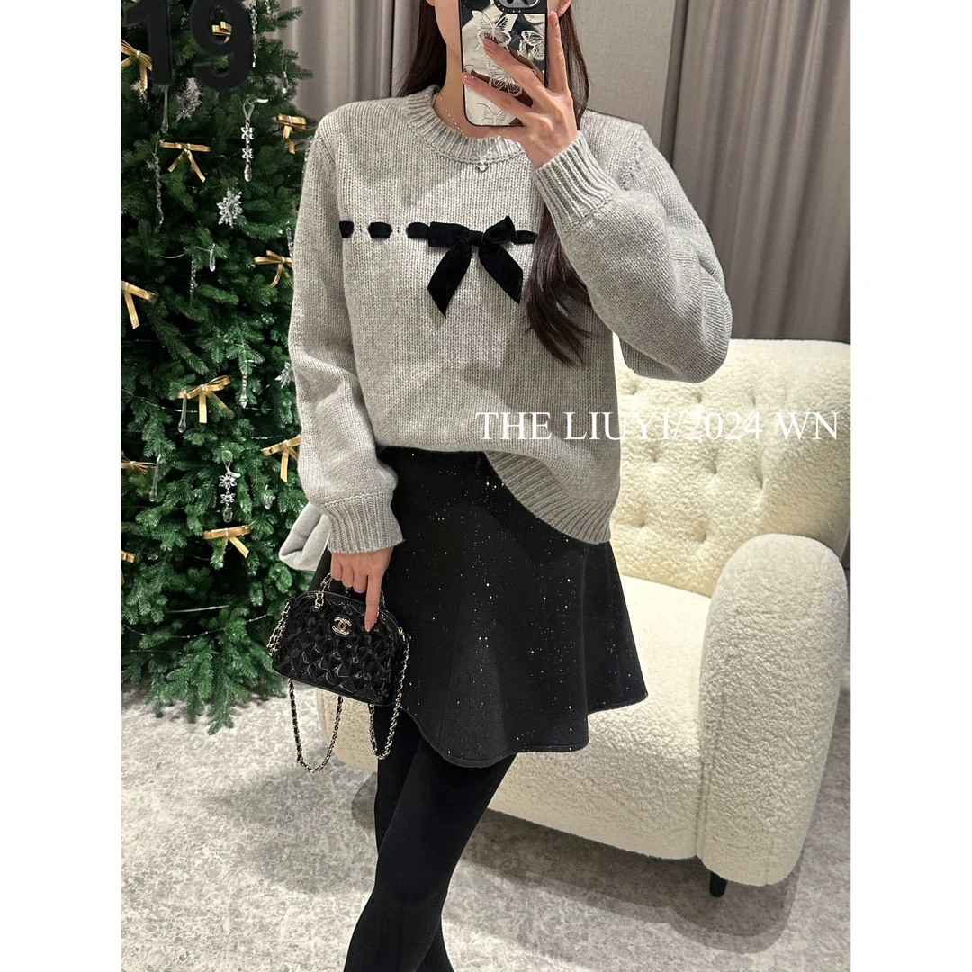 【LIUYI】 许愿池~冬季丝绒蝴蝶结重工圆领毛衣412152