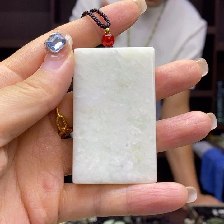 海***空蛇纹石玉未镶嵌颈饰