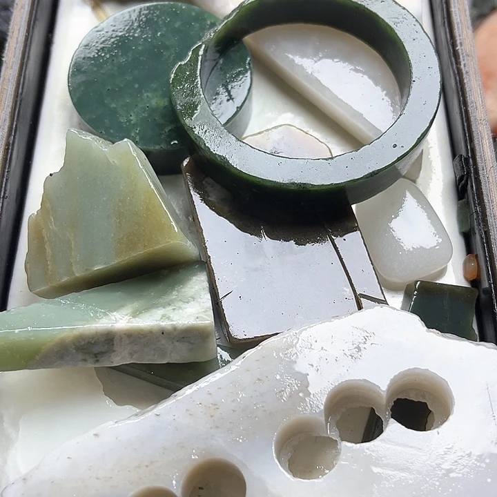 和田玉（糖玉）和田玉边角料9K金镶嵌谢*