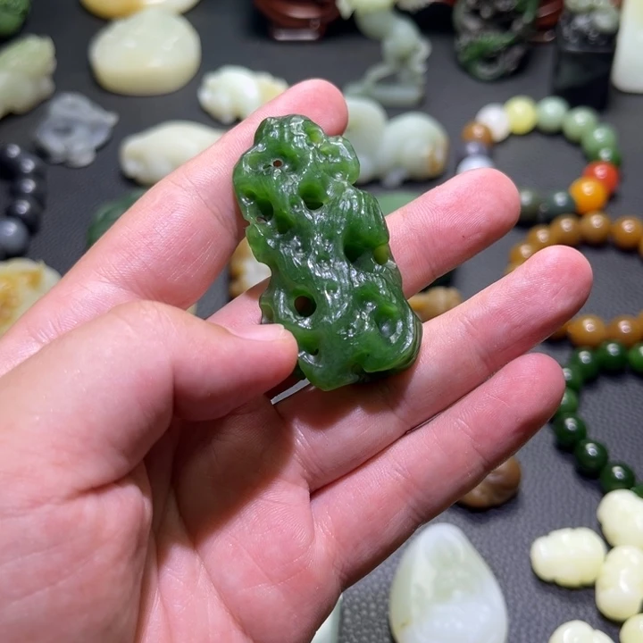 归***渊和田玉（碧玉）未镶嵌颈饰