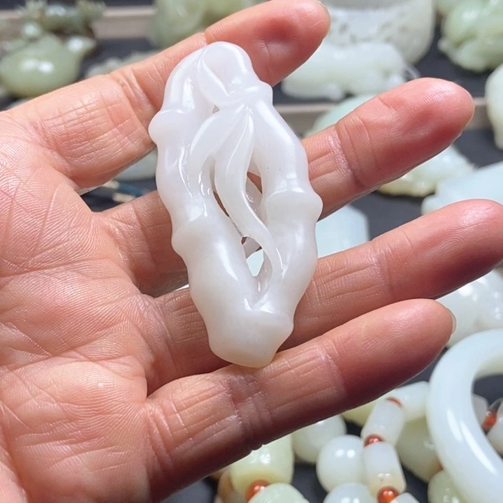 和田玉挂件未镶嵌濒**风