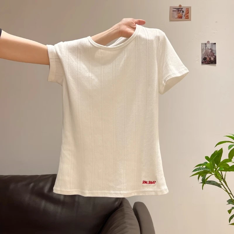 刺绣肌理感正肩圆领短袖T恤女夏季休闲别致显瘦修身精致白色上衣