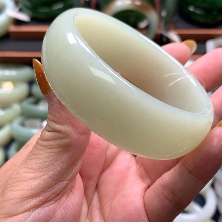 【闪购商品】未镶嵌手镯和田玉