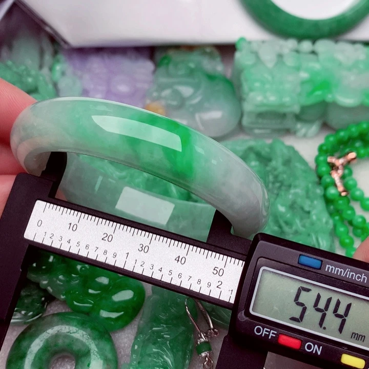 翡翠手镯未镶嵌a货