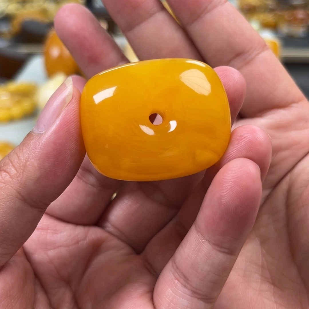 蜜蜡未镶嵌珠宝奇石