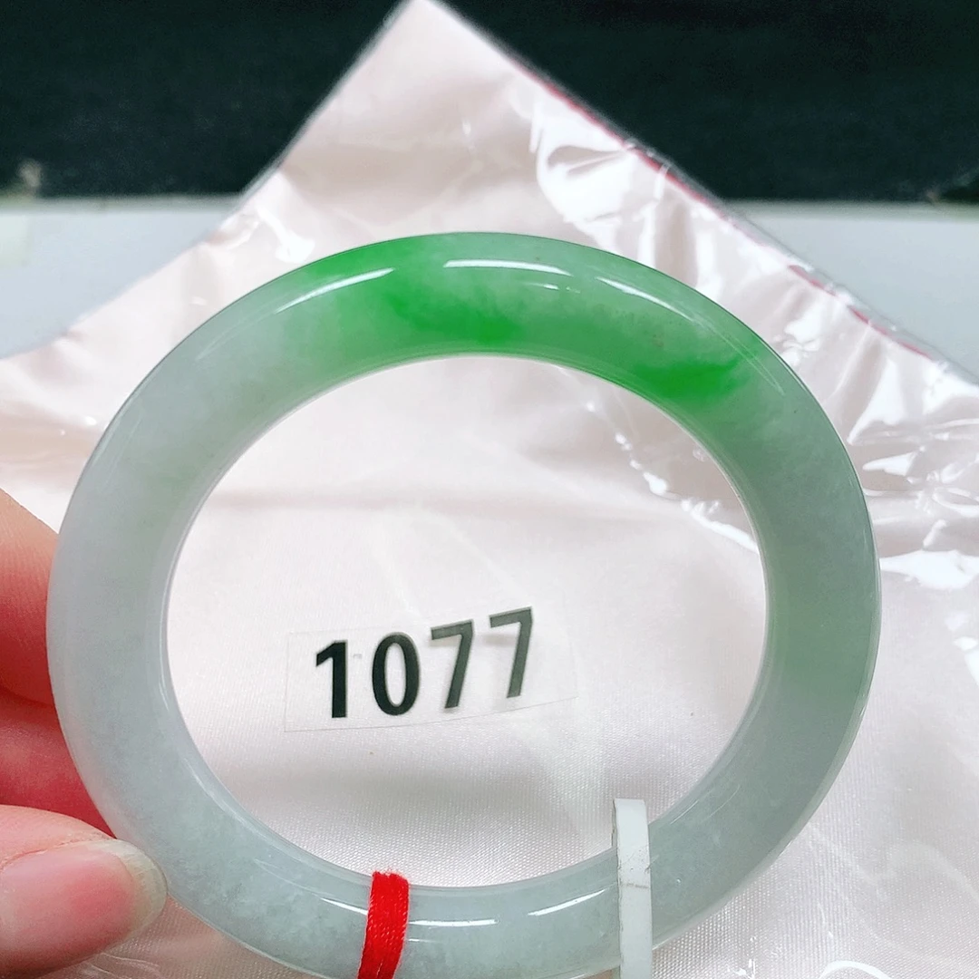 翡翠未镶嵌手镯（圆镯）50 号翡翠手镯