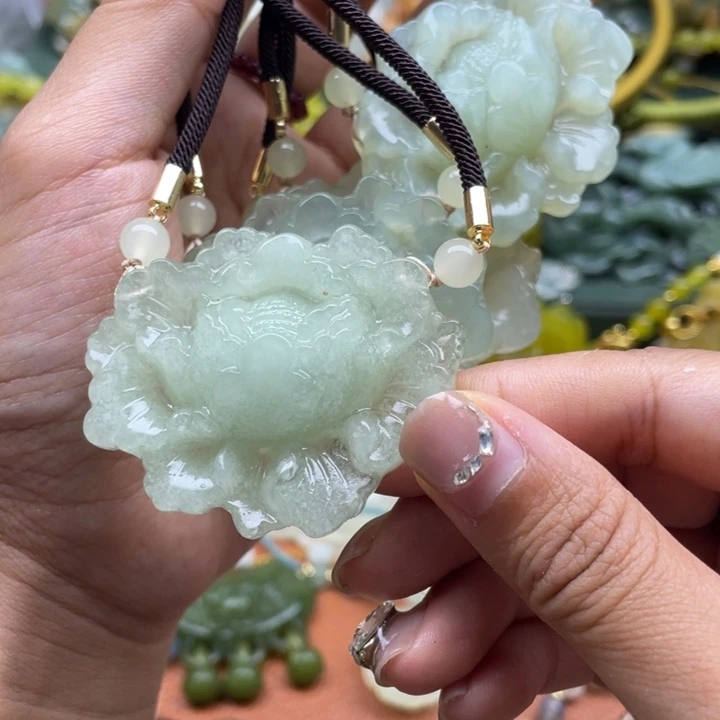 蛇纹石玉未镶嵌吊坠