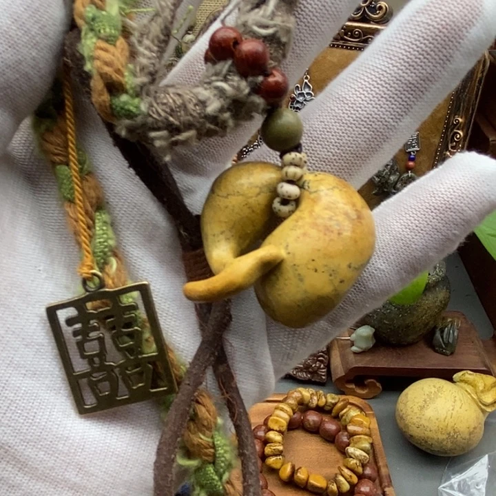 未镶嵌岫岩河磨玉（透闪石质玉）挂件w****a