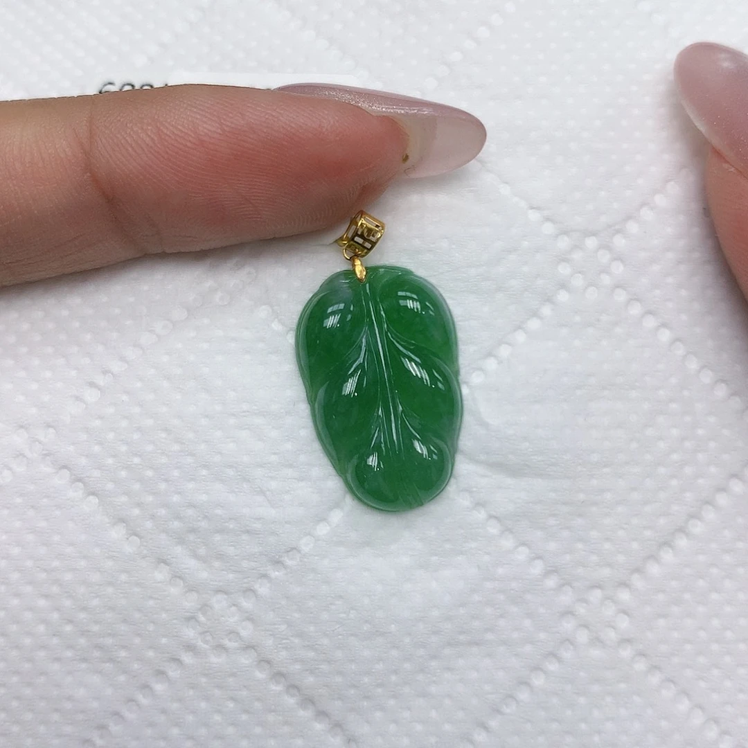 颈饰18K金镶嵌翡翠