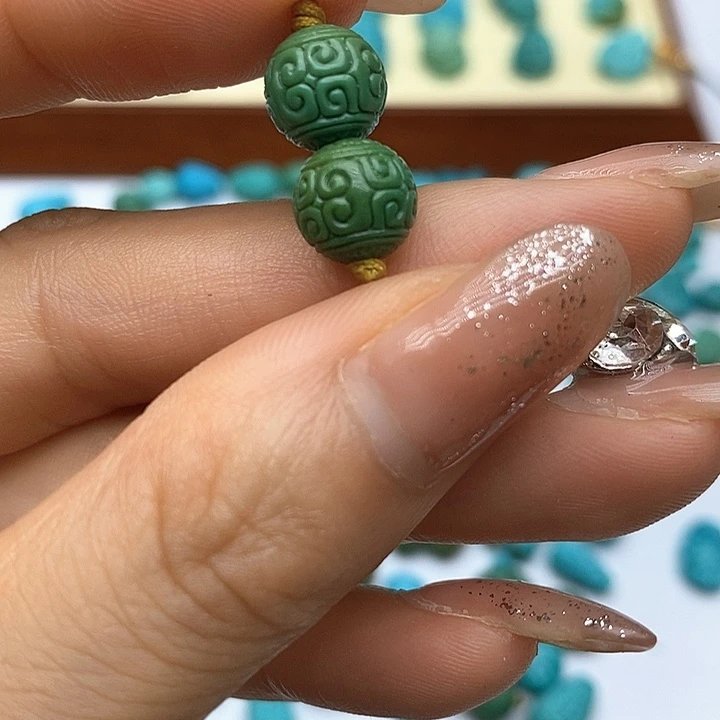 绿松石未镶嵌颈饰