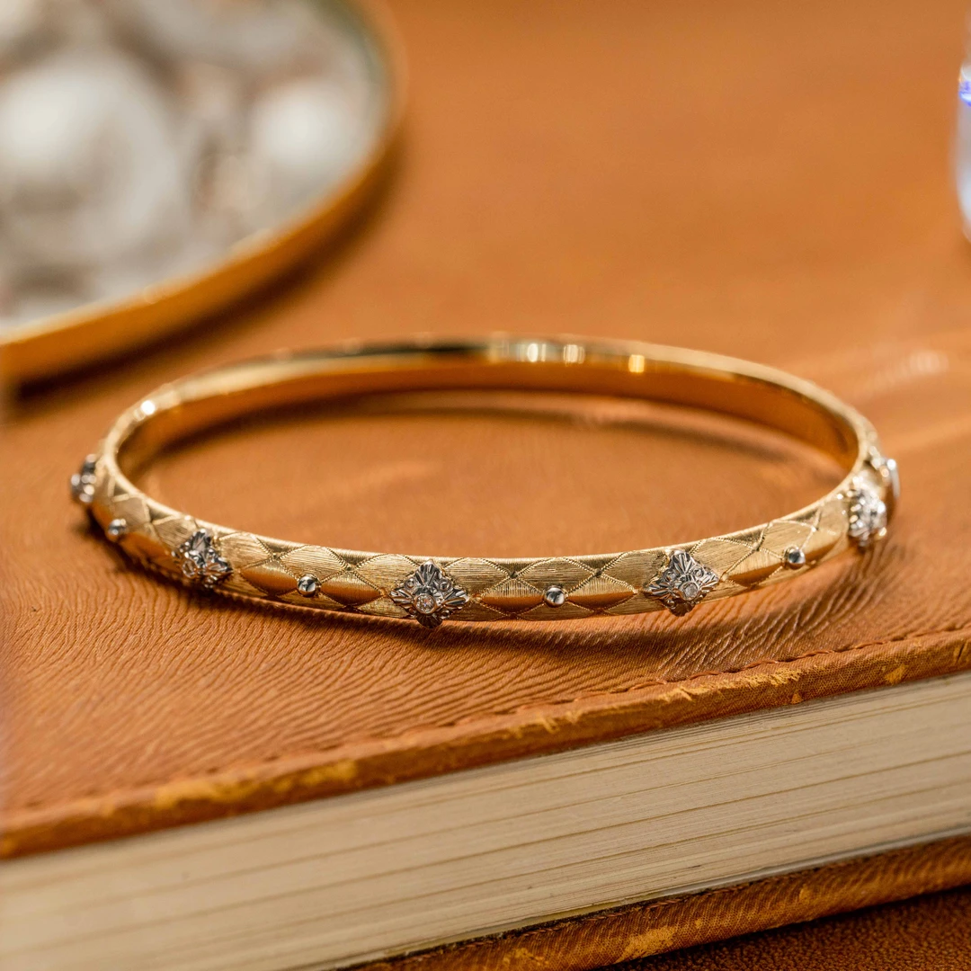 【奢小姐珠宝】18K金“花与爱丽丝”钻石手镯-K250310