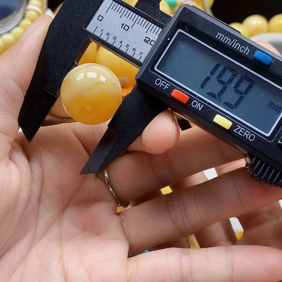 未镶嵌琥珀珠宝奇石