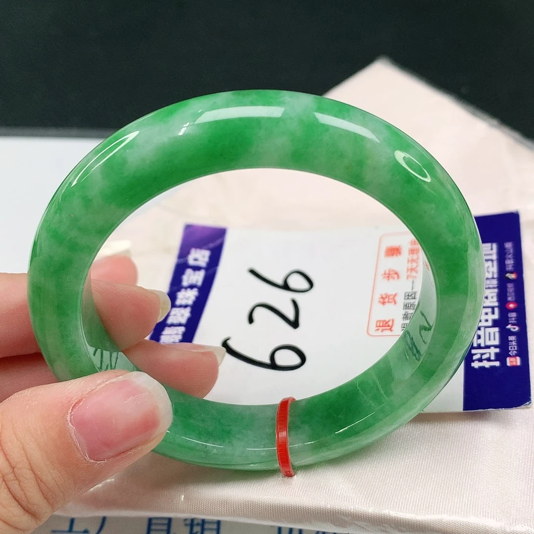翡翠手镯未镶嵌翡翠