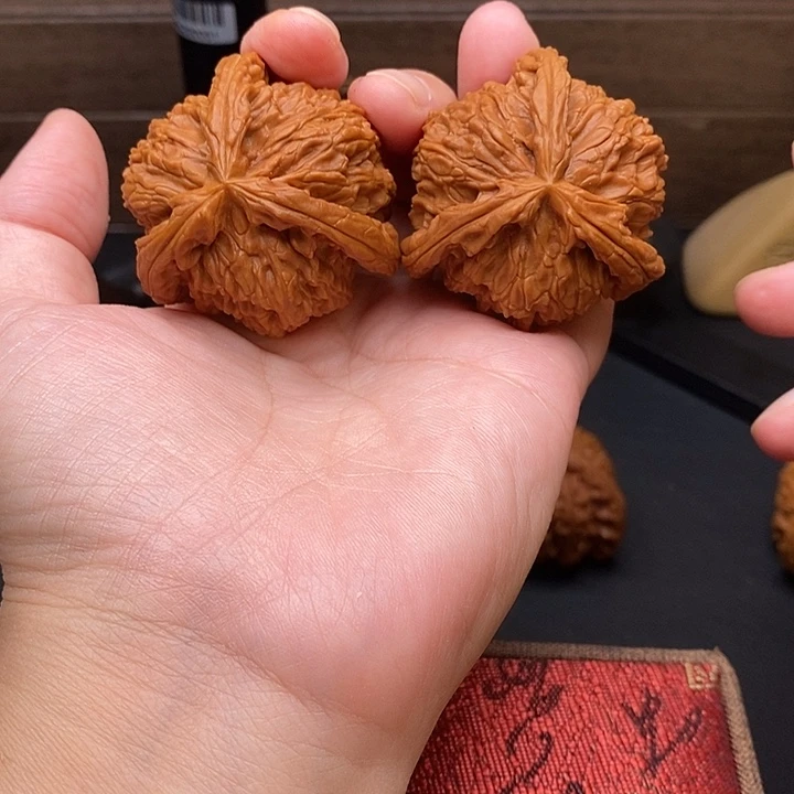 ィ***逑把件文玩核桃白奔