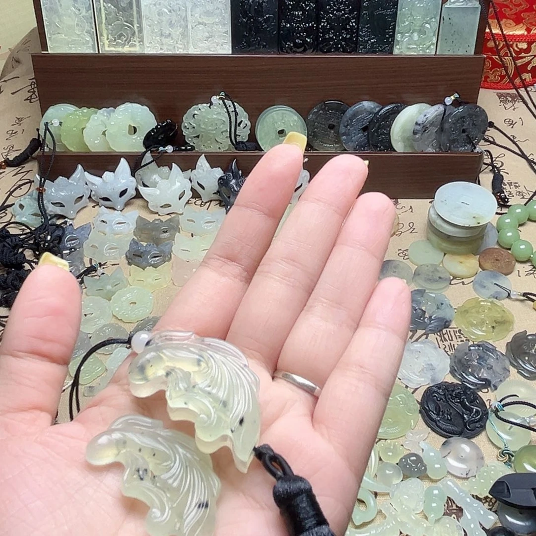 蜡***糖岫玉未镶嵌吊坠(赠链)