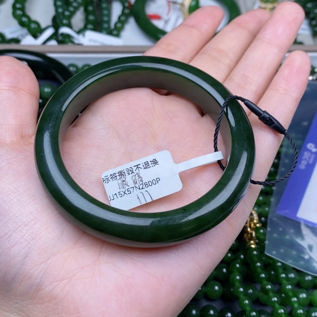 未镶嵌手镯和田玉（碧玉）微****?