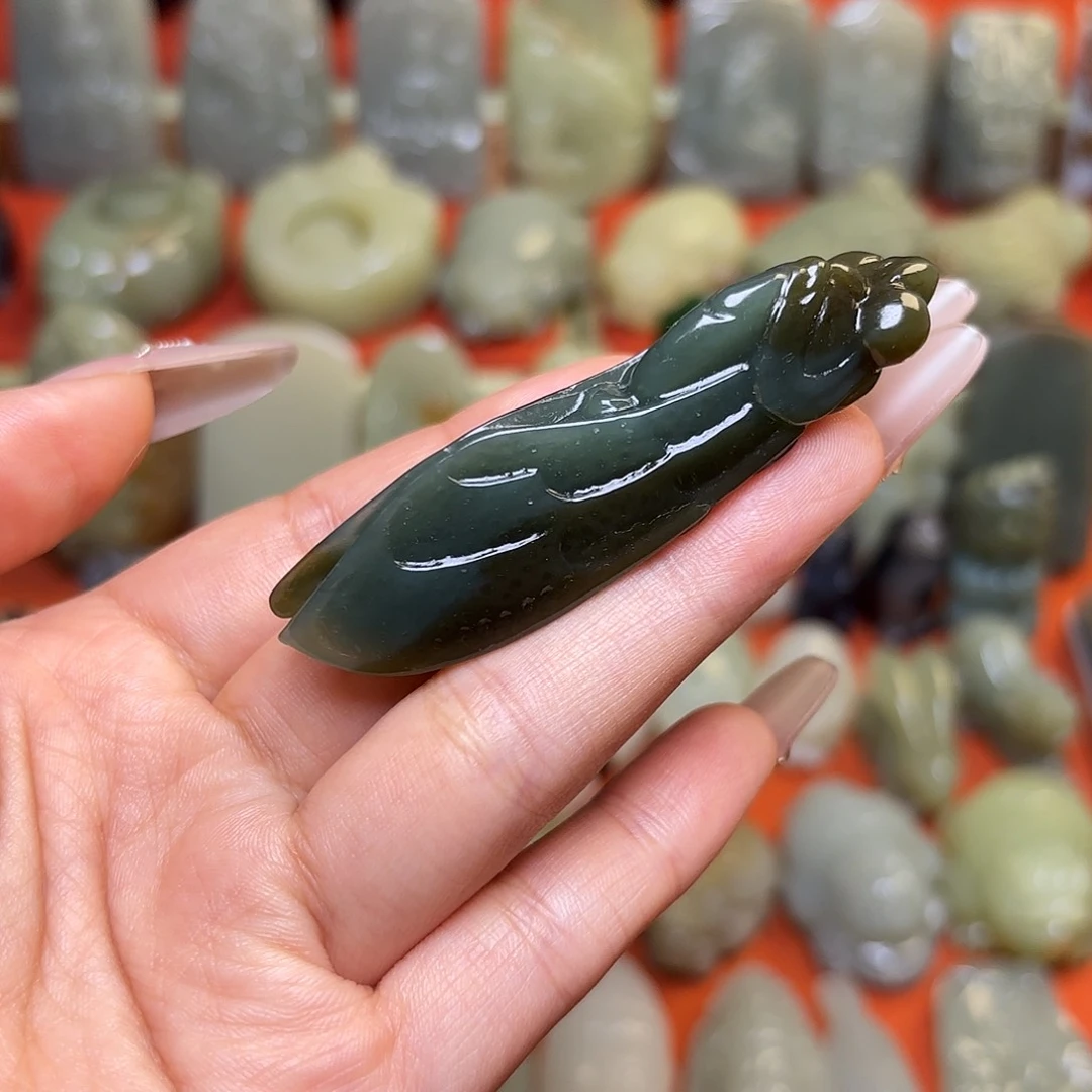 颈饰未镶嵌和田玉有裂