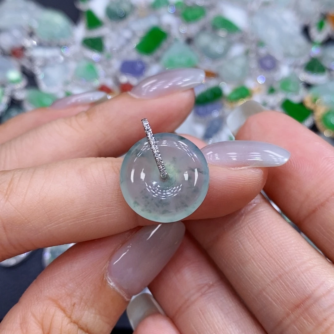 颈饰18K金镶嵌翡翠