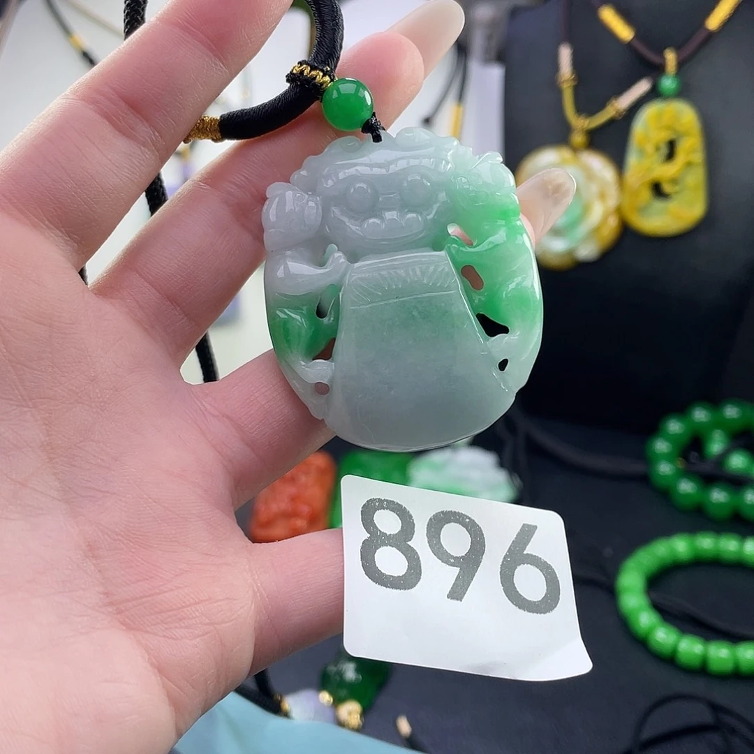 翡翠未镶嵌吊坠(赠链)