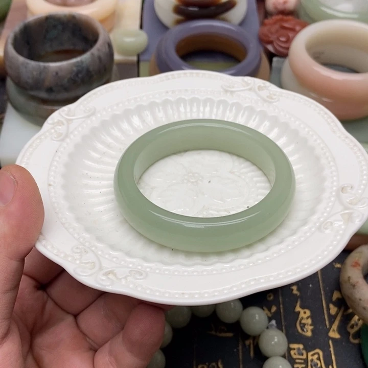 石英质玉未镶嵌手镯