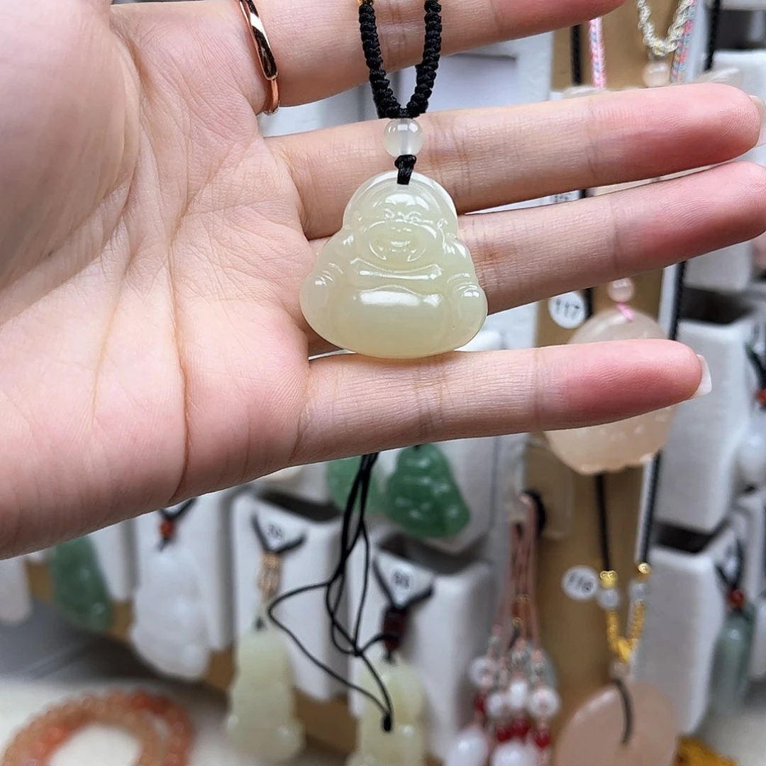 颈饰未镶嵌石英质玉